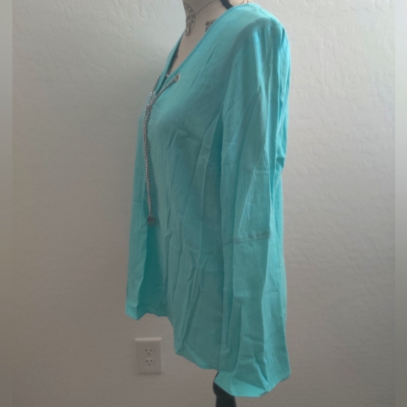 🆕 Michael Kors Cool aqua bell sleeve blouse (L) - Picture 5 of 9